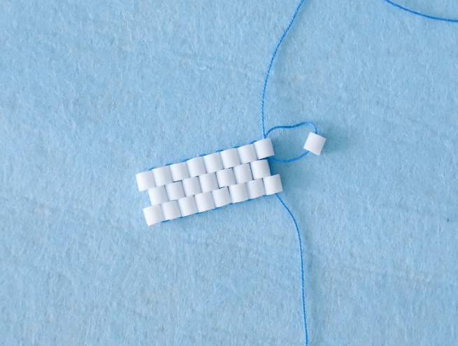 Etape 6 pour réaliser le tuto tissage brick stitch